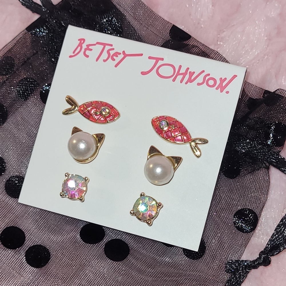 Betsey Johnson 3-pair earring set. - Picture 3 of 15